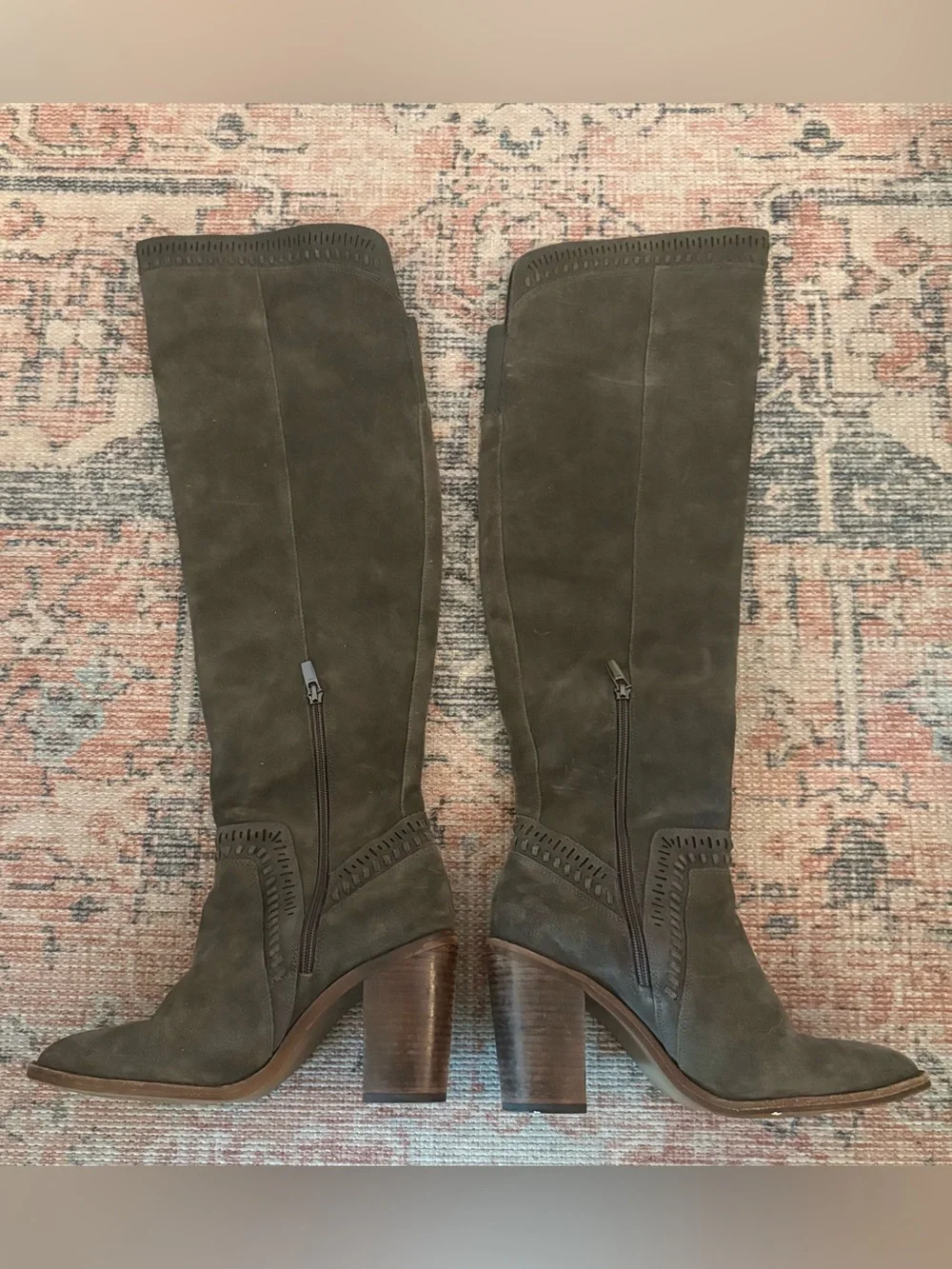 Vince Camuto leather block well